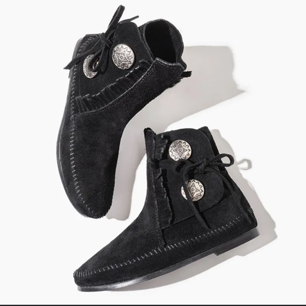 Minnetonka Black suede leather Moccasins with Decorative silver Buttons - Picture 2 of 12